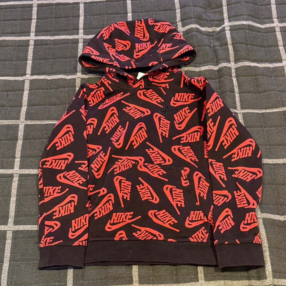 Nike Boy’sBlack and Red Patterned Hoodie
